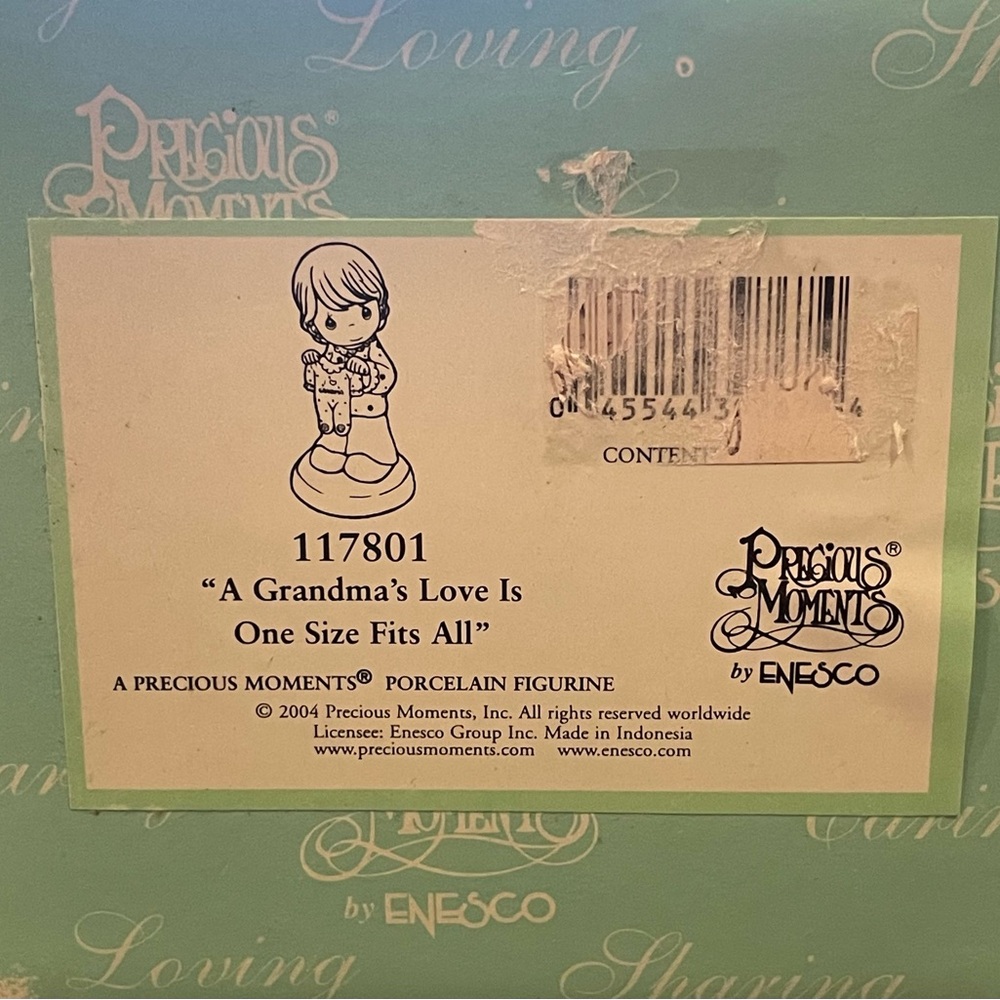 Precious Moments Figurine “A Grandma’s Love Is One Size Fits All” - Picture 9 of 10